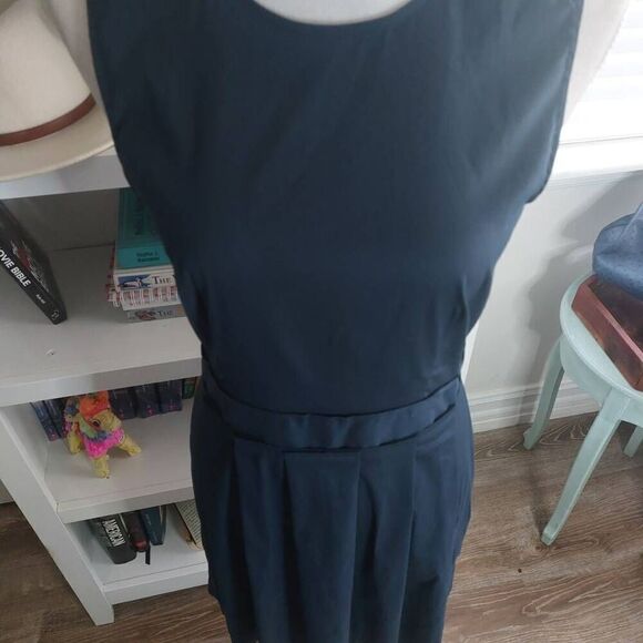 Theory Kaien Pleated Sleeveless Dress Navy Blue Fit and Flare size 6 - Picture 11 of 12